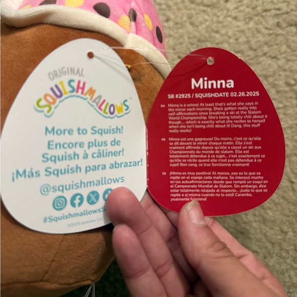 Squishmallows Minna the Gingerbread House Holiday 2025 - Picture 3 of 4